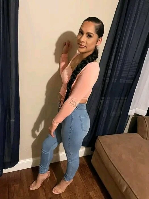 alexis_r4493 Profile image 1